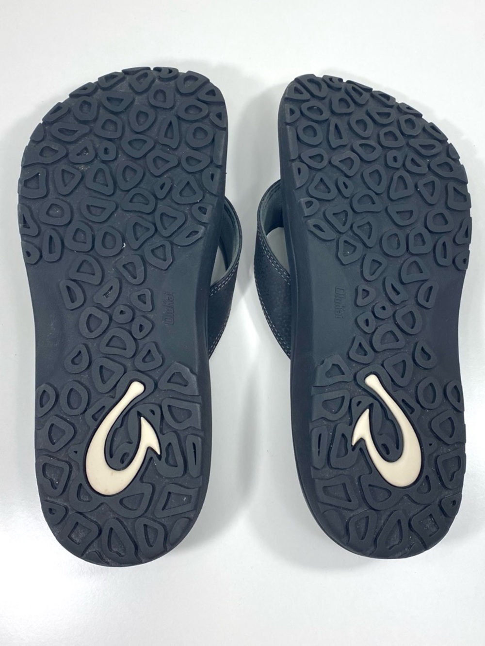 OluKai Ohana Classic Black Gray Beach Sandals Sporty Casual Flip Flops Thongs 12 - Picture 7 of 11